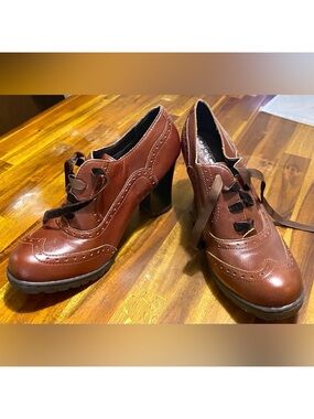 Born Elegant Brown Lace-Up Retro genuine leather Women's Heels .Size 8M.